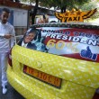 Tirana, tassista tappezza auto con foto Donald Trump2
