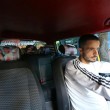 Tirana, tassista tappezza auto con foto Donald Trump