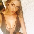 Napoli, Belen Rodriguez in lingerie: traffico in tilt