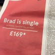 Brad Pitt è single, vola a Los Angeles con 130 euro