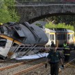 Spagna, deraglia treno: almeno 3 morti 02