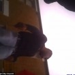 VIDEO YOUTUBE Multa per divieto di sosta: lui rompe la gamba del vigile 2
