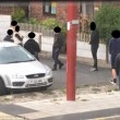 Manchester: baby gang in preda all'alcol uccide conigli, buca gomme, rompe finestre6