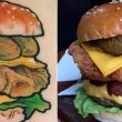 Tatuaggio con hamburger su menù, fast food ti regala panini a vita3