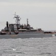 Nave da guerra inglese scorta cargo russi fuori dalle acque inglesi01