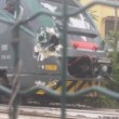 Gazzada, camion bloccato nel passaggio a livello: treno lo travolge 5