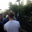Pisa, calciatori festeggiano con tifosi fuori dallo stadio7