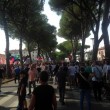 Pisa, calciatori festeggiano con tifosi fuori dallo stadio3
