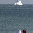 Mega yacht oligarca russo costretto a restare a largo: non entra in porto02