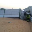 Tir perde il carico di mais: traffico in tilt in autostrada vicino Vigonza FOTO