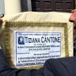 Tiziana Cantone, madre ha un malore e sviene in chiesa durante i funerali 4