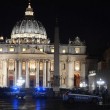 Vaticano, uomo sfonda transenne a Piazza San Pietro FOTO