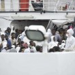 Migranti, al porto di Napoli ne sbarcano 465 04