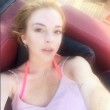 Lindsay Lohan, incidente in barca: mozzato l' anulare sinistro 02