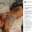 Valentina Nappi con reggiseno e pantaloni pigiama calati su Instagram 03