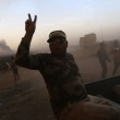 Isis brucia pozzi petrolio a Mosul4