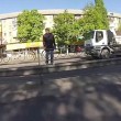 Kiev, abbandona moto in mezzo alla strada ed insegue scippatore 2