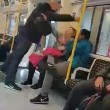 Picchia asatico nella metro di Londra: donna insegue aggressore