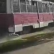 Piede incastrato nel tram viene trascinato per 500 metri1