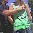 Poliziotto palpa la donna che sta arrestando7
