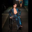 Modella paraplegica, facebook la censura per la scollatura... FOTO