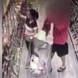 Tenta rapire bambina a supermercato. Fermato dalla madre