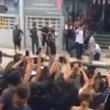 Thailandia, insulta re morto: costretta ad inginocchiarsi davanti alla foto2