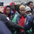 Calais, migranti sgomberati dalla Giungla dopo notte di scontri e tensioni con la polizia FOTO VIDEO 7