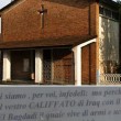Gorino, cartello in chiesa: "Tornatevene al Califfato"