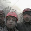 Terremoto, selfie pompieri: "Nonostante tutto siamo vivi3