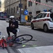 Firenze, anziano investe padre e figlio di 20 mesi in bici e si schianta contro auto 2