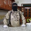Isis mostra come fabbricare ordigno in casa e come sgozzare infedeli6