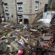 Tempesta Angus, inondazioni in tutta la Gran Bretagna: donna finisce in mare 3