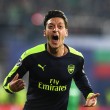 Mesut Ozil video gol Ludogorets-Arsenal 2-3: pallonetto e dribbling da applausi