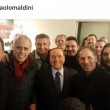 Berlusconi, selfie con vecchie glorie Milan: tra Maldini, Baresi e...Salvini