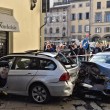 Firenze, anziano investe padre e figlio di 20 mesi in bici e si schianta contro auto 7
