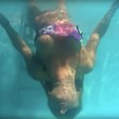 YOUTUBE Video durante immersione, ma il costume si abbassa e... 2