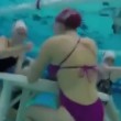 Mannequin challenge anche sott'acqua: la sfida in piscina