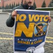 Matteo Salvini srotola striscione per il No a Mosca e rischia arresto02