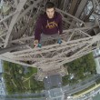 Scala Torre Eiffel a mani nude3