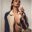 Ireland Baldwin, FOTO con sigaretta e camicetta sbottonata: Instagram si "infiamma"