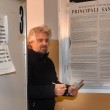 YOUTUBE Beppe Grillo: "Se vince Sì lo accetto". E fa la prova matita...3