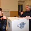 YOUTUBE Beppe Grillo: "Se vince Sì lo accetto". E fa la prova matita...2