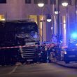 Berlino, camion piomba su mercatino di Natale: 9 morti, feriti. "Isis rivendica"08