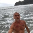 Ugo Cappellacci, selfie in mare a dicembre scatena l'ironia del web. I fotomontaggi01