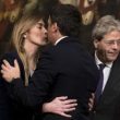 YOUTUBE Maria Elena Boschi, giuramento in tacchi a spillo. E bacio con Renzi