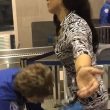 YOUTUBE Giornalista Cnn umiliata in aeroporto. Controlli intimi con dita nella... 2