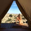 Magdalena Wosinska star di Instagram: si fotografa nuda in giro per il mondo 03