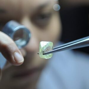 Russia, trovato il diamante più grande in Europa: 181 carati