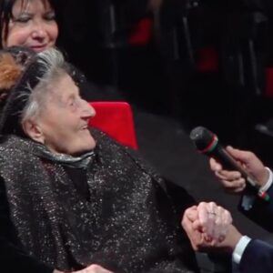 Festival di Sanremo: Maria Pollacci, ostetrica di 92 anni, e Mariuccia Bernacchi, 105 anniFestival di Sanremo: Maria Pollacci, ostetrica di 92 anni, e Mariuccia Bernacchi, 105 anni